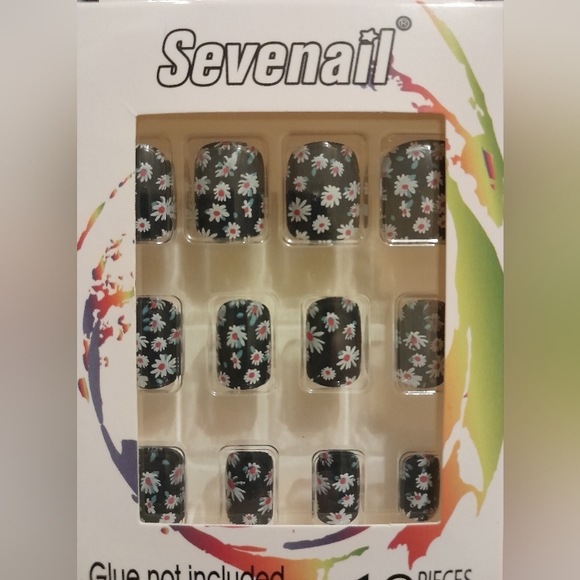 Fashion Nails Flower Design - Picture 2 of 3